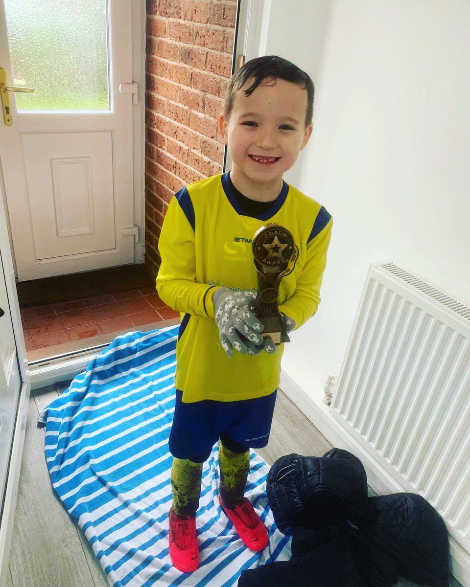 KCreative's tweet photo. Brilliant performance from Heswall Junior Football Club u7’s winning 8-2 away at Willaston. All of the kids were superb and so brave battling on through the wind and the rain. Super proud of our little hat-trick hero too!Well done Heswall! Privileged to sponsor this bunch. https://t.co/btCdhqlfIP