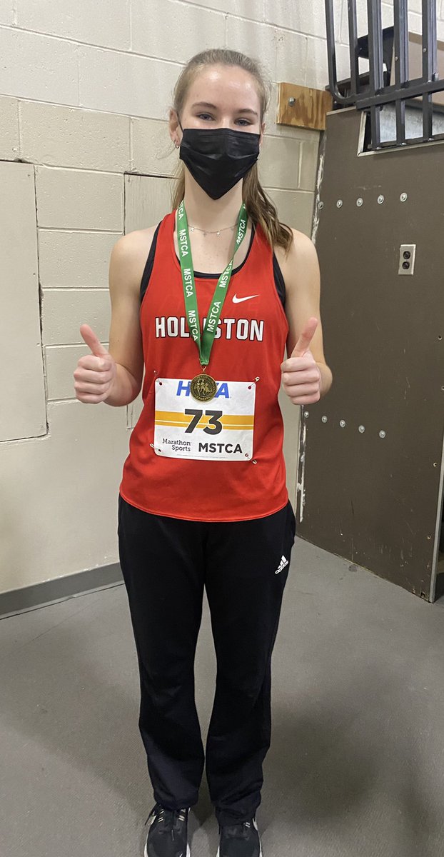 JennyRunAlot's tweet photo. Underclassman coming home with some hardware. Carmen Luisi 1st in the mile- 5:14.4 and Annabelle Lynch 1st in the 1000- 3:13.59. Well done 🏃🏻‍♀️🥇🏃🏻‍♀️🥇 #hollistontrack https://t.co/HLyTmdimB6