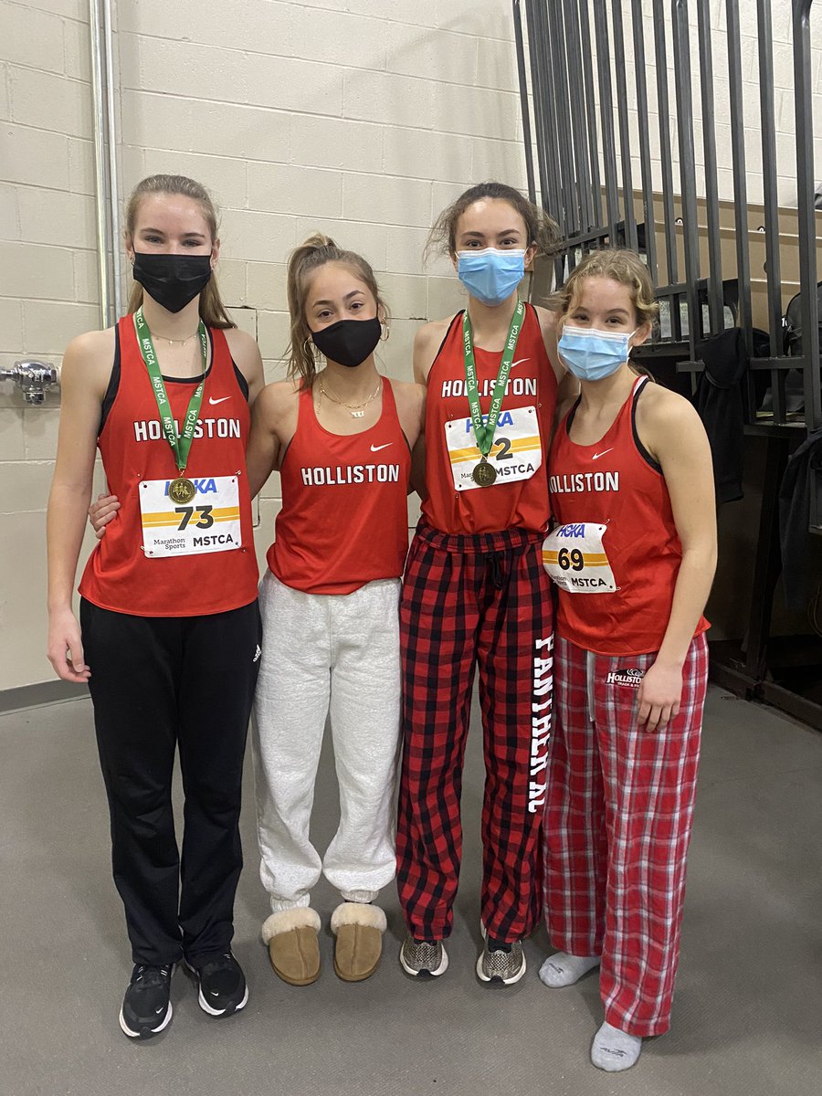 JennyRunAlot's tweet photo. Underclassman coming home with some hardware. Carmen Luisi 1st in the mile- 5:14.4 and Annabelle Lynch 1st in the 1000- 3:13.59. Well done 🏃🏻‍♀️🥇🏃🏻‍♀️🥇 #hollistontrack https://t.co/HLyTmdimB6