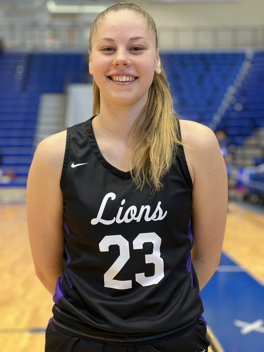 2022 6-2 F/W Zsofia Telegdy was great in early morning action. She showcased the full arsenal. She knocked down the three, showed skilled finishes at the rim, playmaking ability for herself and teammates off the bounce, vision, and passing. Kansas has a good one on the way.
