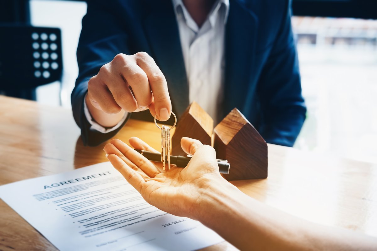 Don’t let high #radon levels delay your #closing! 🏠 SWAT Environmental will swiftly install a high quality system that will satisfy both the buyer and seller. swat-radon.com/services/real-… #radonmitigation #realtor #closingday