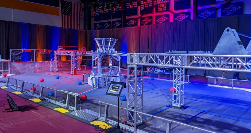 FRCTeams's tweet photo. 😍😍It’s so beautiful!! Using a GIF, show us your team’s reaction to the #RAPIDREACT presented by The @Boeing Company game! 
#FIRSTFORWARD #MakeItLoud https://t.co/Gs2VtoqFew