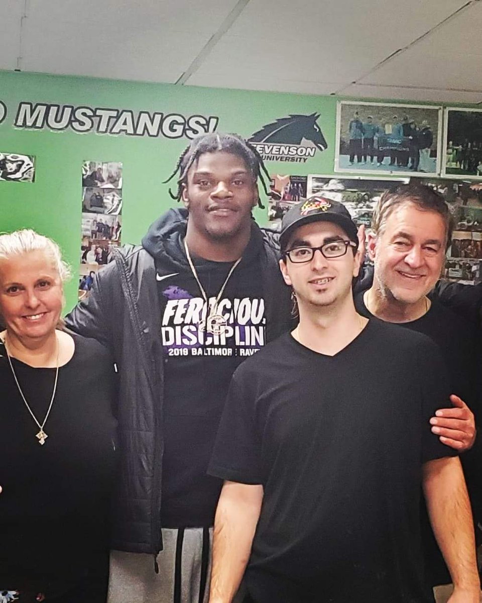 CafeTerris's tweet photo. Happy 25th Birthday Lamar! @Lj_era8 https://t.co/6lZRliYlUN
