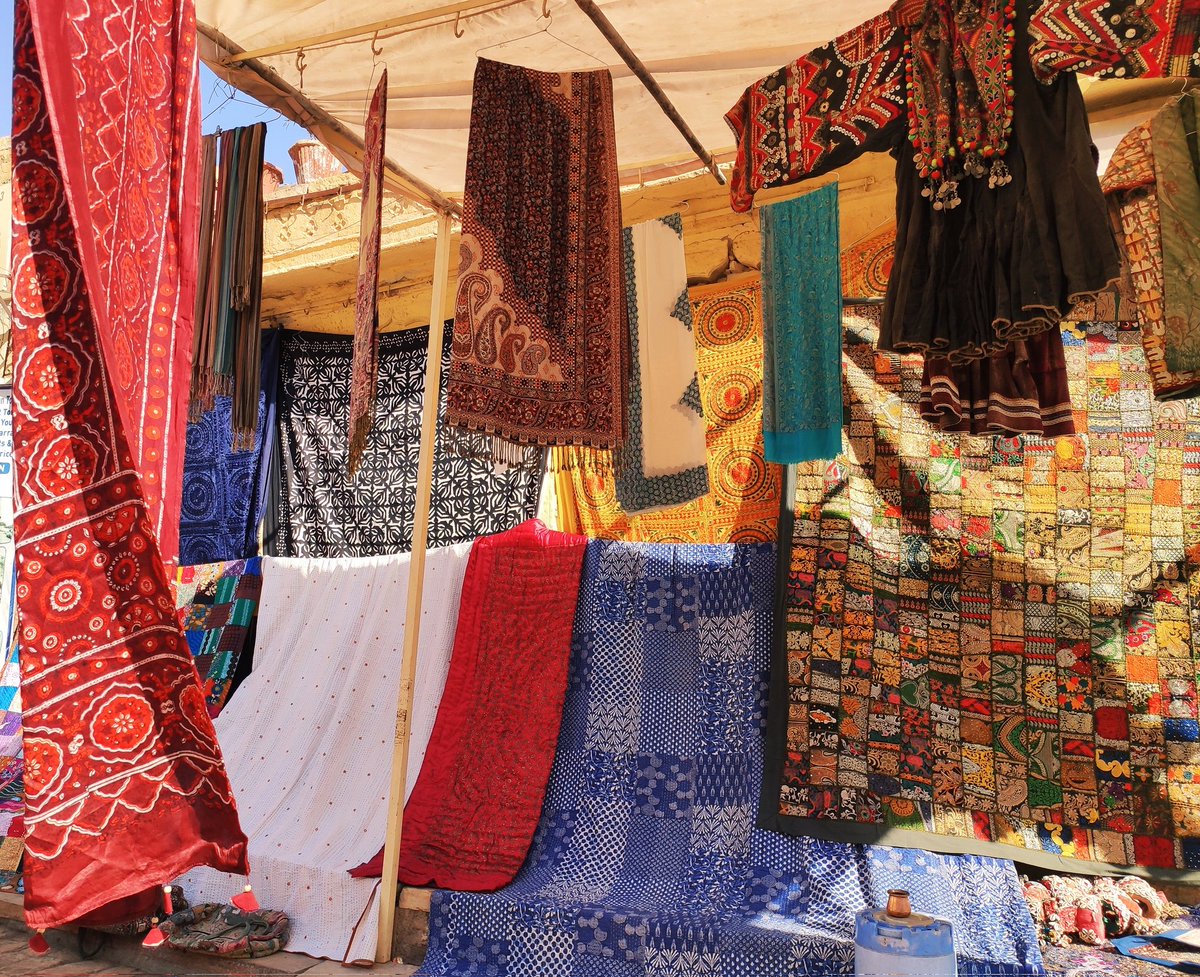 Ankitaa03's tweet photo. Does anyone know of any genuine startup that promotes/sell Indian handicraft products? 
#startups https://t.co/DuDElBgChe