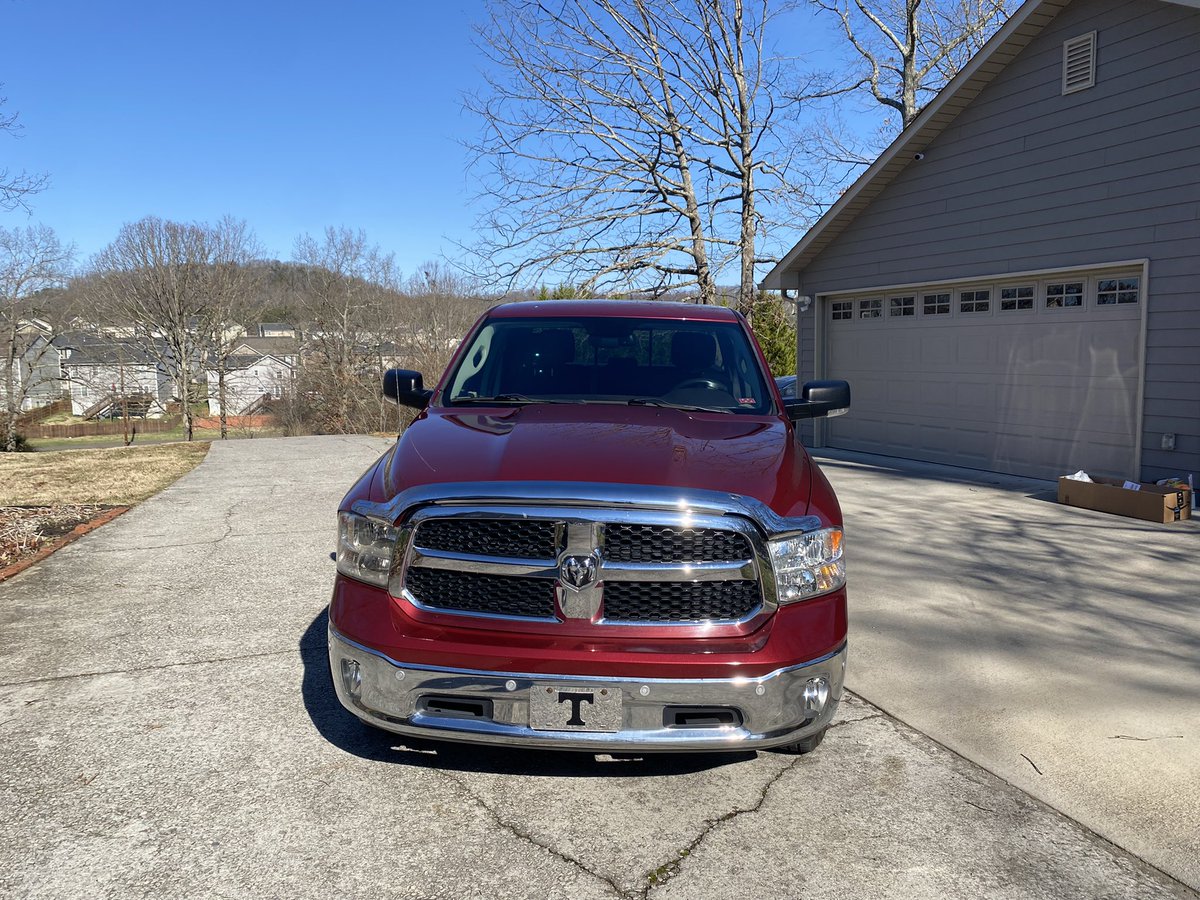 allenkidd09's tweet photo. Selling my 2014 Ram 1500 4x4 big horn with 70,700 miles message me if your interested https://t.co/FNRAXoUAwN