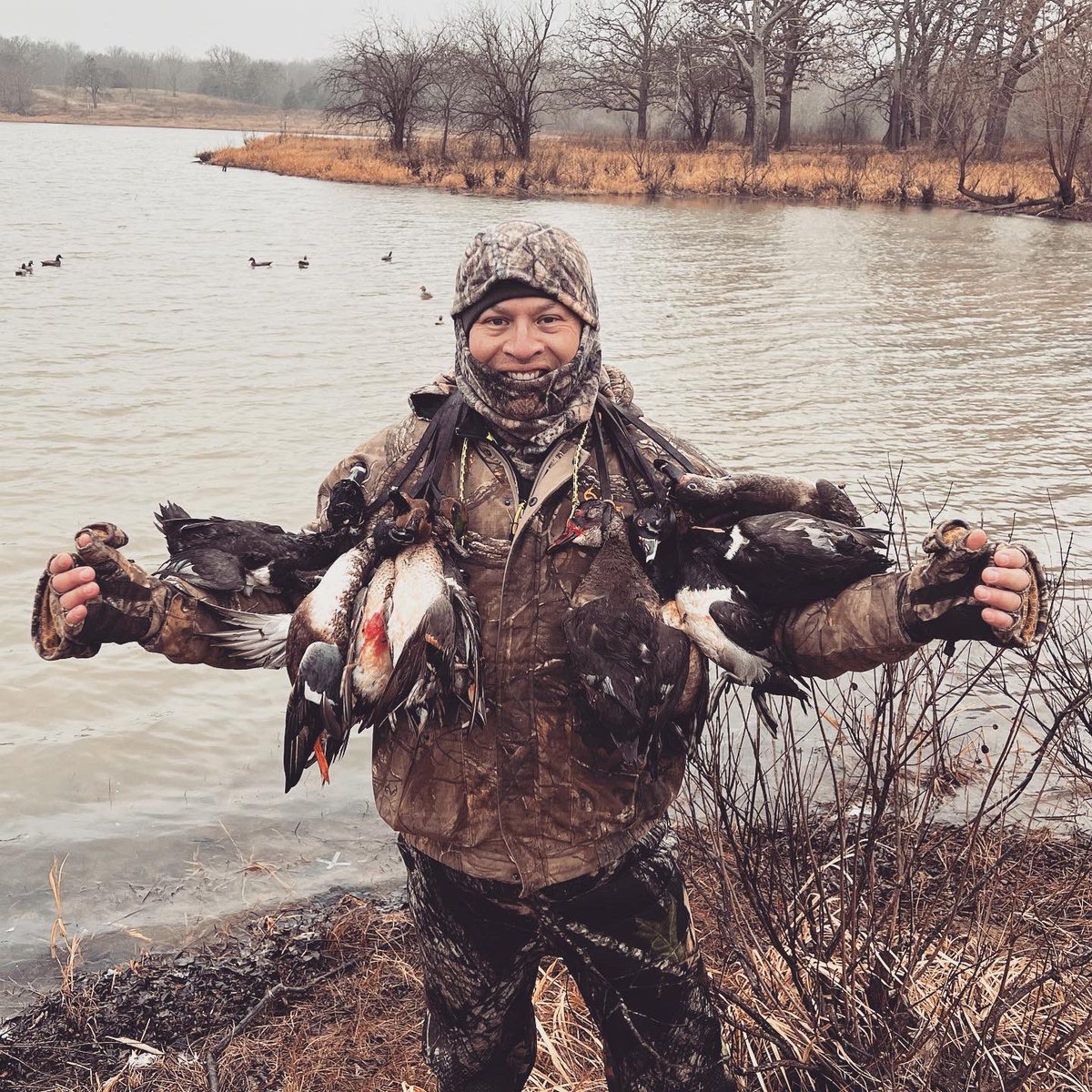 lokosh_saya's tweet photo. Two-man with sanakfish Ca-te on tribal land. Tweedy retrieved all dozen of them and had a fine time. #hunthunthunt #hunttherez #treatyrights #usethemorlosethem #pudelpointer #pudelpointersofinstagram #navhda #navhdainternational #versatilehuntingdog #duckshooting #waterfowllife https://t.co/GHAGsJz0vK