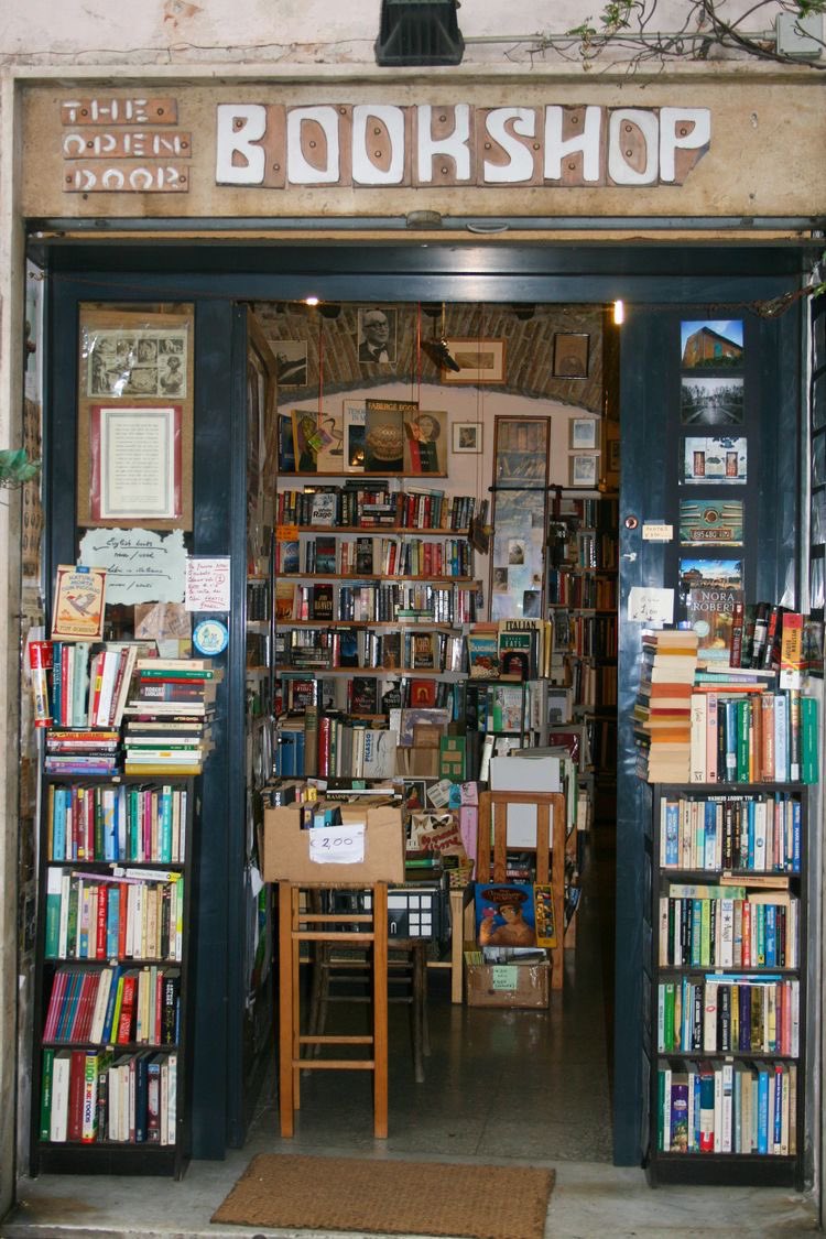 ghostofhabit's tweet photo. *•.•*•. 2022 .•*•.•*

  “I leave in two worlds, one is a world of books.”

-Rory Gilmore https://t.co/gGHY1B6AXd