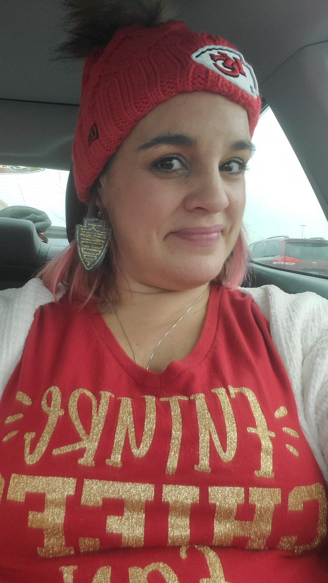 LindZLou24's tweet image. Don't have a lot of reasons to put on real clothes &amp;amp; makeup on #BedRest so I guess @Chiefs day &amp;amp; my @Target run will have to do. Got my future #ChiefsKingdom member shirt on today! It's almost to small! 😫😫😫 #Preganancy #Football