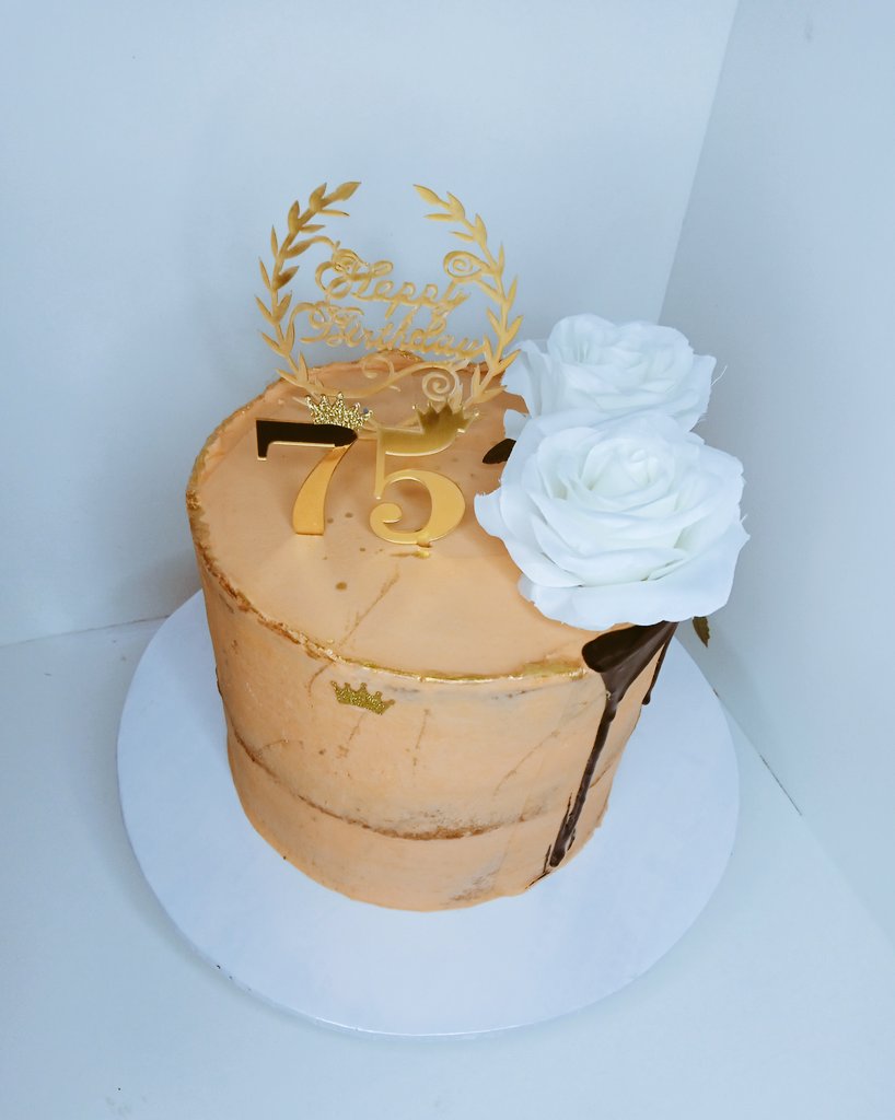 PartyPlanet256's tweet photo. We're welcoming 2022 with even more creativity. Still here for all your Baking needs.
#Cakes
#Cupcakes
#Cookies
#MobileBar 

0779001440 
0700876714 https://t.co/XJTGnLJsEg