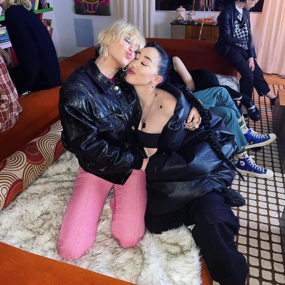 Miley Cyrus wishes her sister Noah Cyrus a happy birthday on Instagram. 