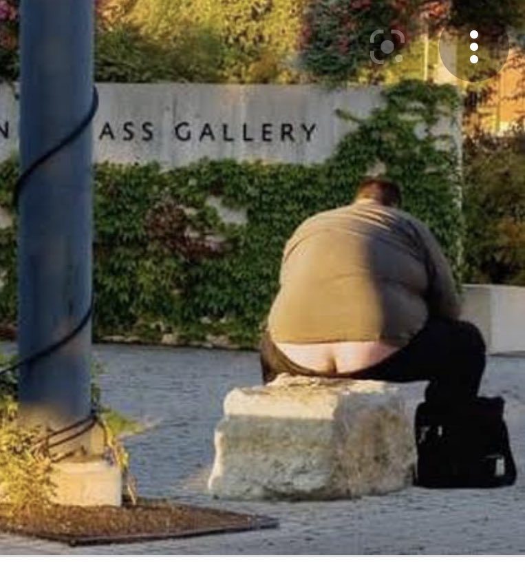 Otururken çatalı görünen erkek cekıcılıgı offf