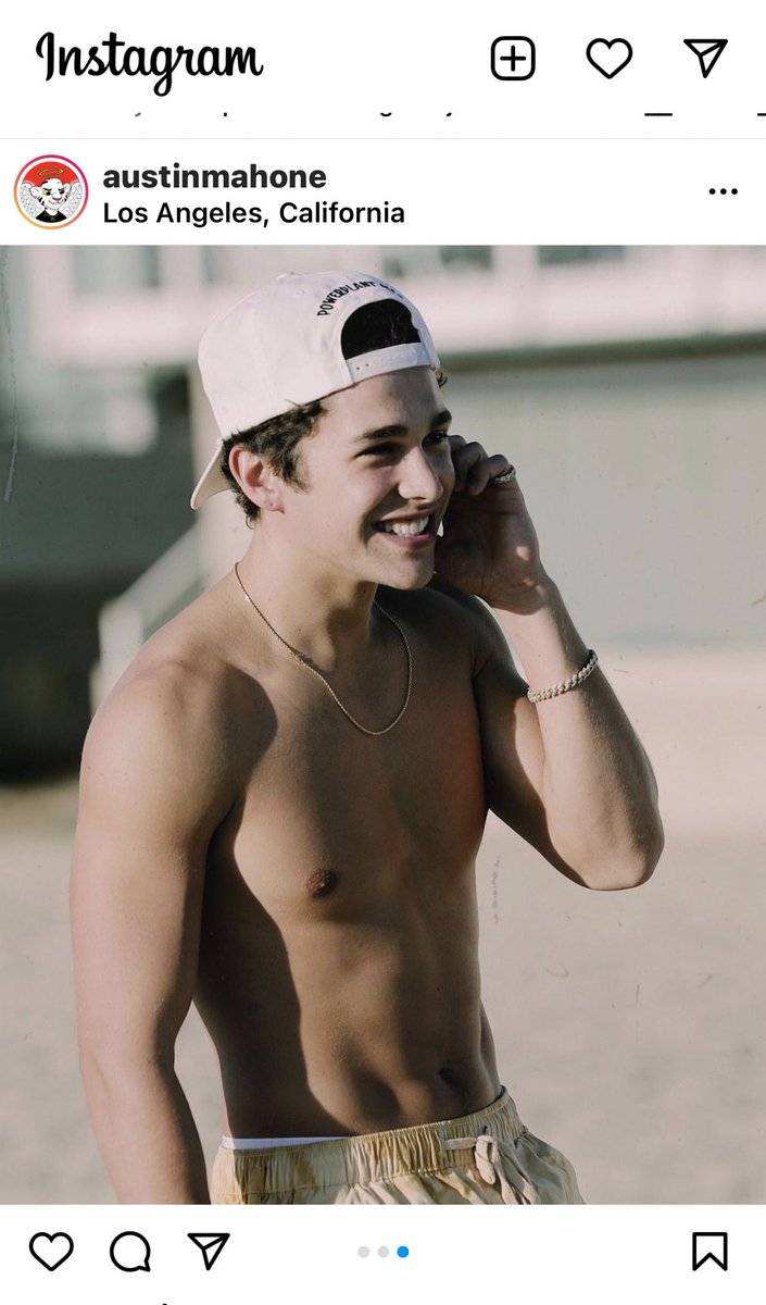 BrainofaBlonde2's tweet photo. Not him posting this picture… my childhood crush is coming back in my 20s @AustinMahone https://t.co/EYMvz3LQHI