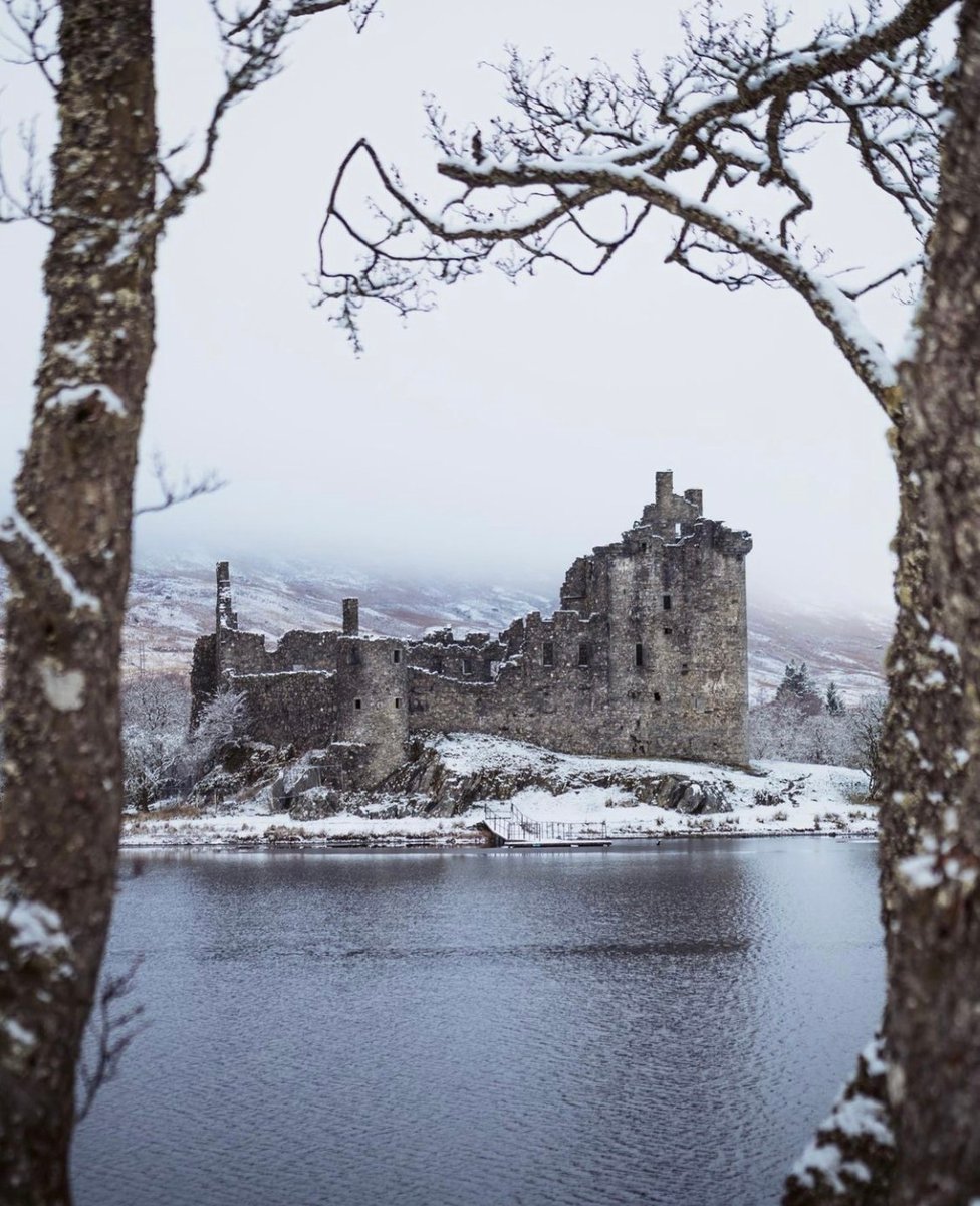 Is this a scene from a film or a page in a book? 😍⁠ 

📷<a href="/coiacreative/">Dave Coia</a>⁠
📍Kilchurn Castle

#visitbritain #lovegreatbritain #lovebritishlifestyle #quaintlyandco #beautifulbritain #scenicbritain #lovescotland #visitscotland #kilchurncastle
