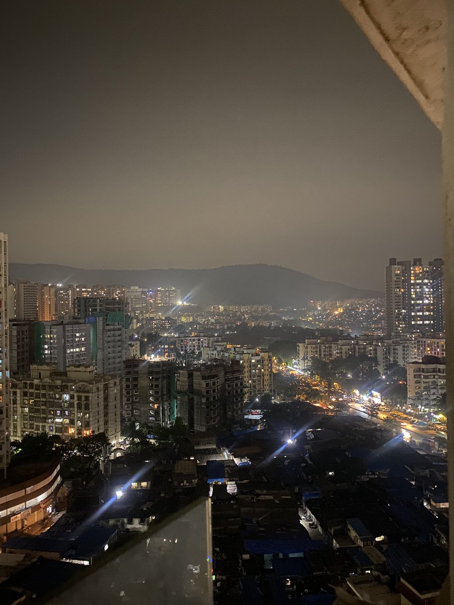 RiangMoitra's tweet photo. When sleep doesn’t come easy..
#Mumbaiskyline #quarantinedays #viewfromroom https://t.co/sQLppdYM6i