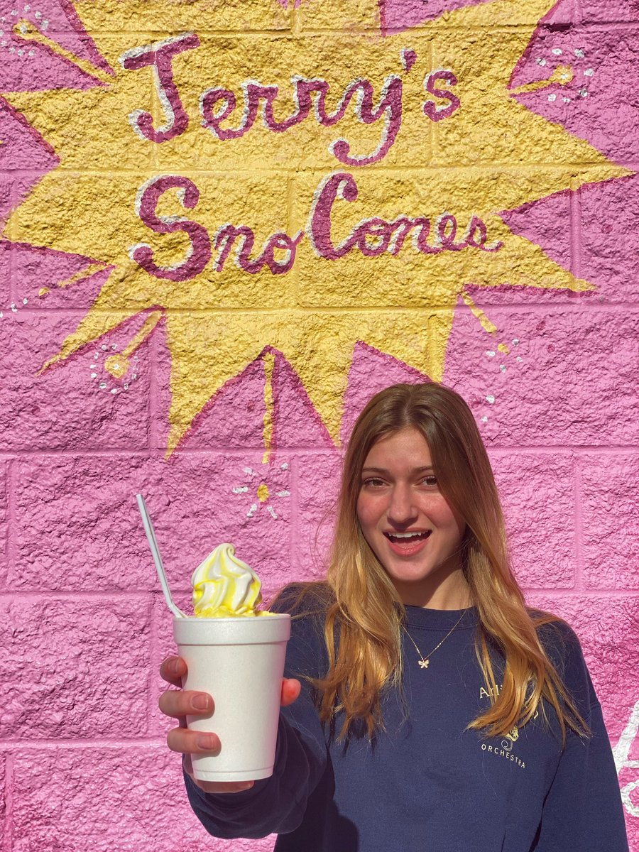ConesJerry's tweet photo. Here’s to 2022!🥳 Start your new year off right with a trip to Jerry’s!
•
•
•
#jerryssnocones #jerryslovesmemphis #eatlocal #choose901 #memphisrestaurant #supportlocal #memphiseats #memphis #newyear https://t.co/kZxbGFUXLO