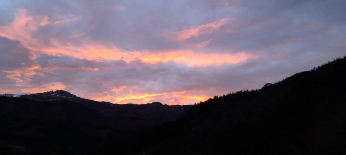 MeteoArratia's tweet photo. Gaurko Ilunabarra 🌄😍
📍 Zeanuri
@asier_mendia @Ibarrameteo @ubetxaga @Sakatiok @AEMET_PaisVasco @ireneaspuru https://t.co/3RIB4oEHrr