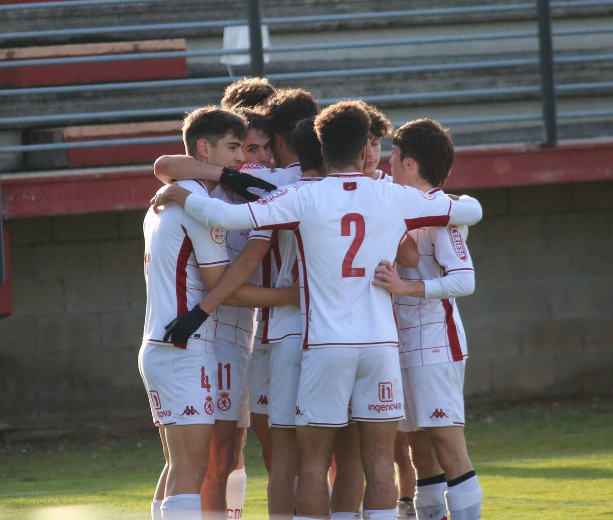 📝 La <a href="/CultuAcademia/">Cultu Academia</a>🔴⚪ volvió a ganar y dormirá en puestos de Copa del Rey🏆

🔴⚪1️⃣1️⃣<a href="/fumegadora_/">FUMEGA</a>⚽(20',24',40')
🔵🔵9️⃣<a href="/costaaaa20/">Costa</a>⚽(67',95') 

✍🏻<a href="/sergiocarrero8/">Sergio Carrero</a>
📸<a href="/CultuAcademia/">Cultu Academia</a>

🔗juvenildivisiondehonor.com/la-cultural-vo…

#CultuAcademia🦁 #CorazonAzul💙 #JuvenilDH👟 #DH5🏆