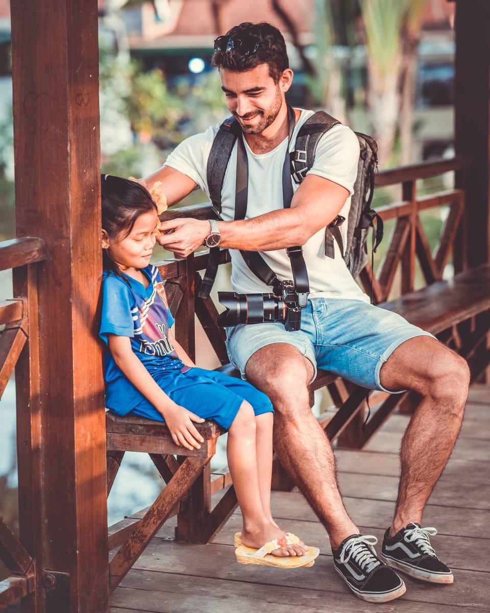 LaurentDerossi's tweet photo. GN Frens 🤙🏽
Sharing this souvenir from Cambodia back in 2019, my last trip before the pandemic! 🇰🇭 
Always glad to connect with locals and create/share souvenirs thanks to my camera!
Thanks @HellinStephan for the BTS photos!

#NFT #NFTPhotography #NFTPhotographer #NFTCommunity https://t.co/0h4ivPDkpl