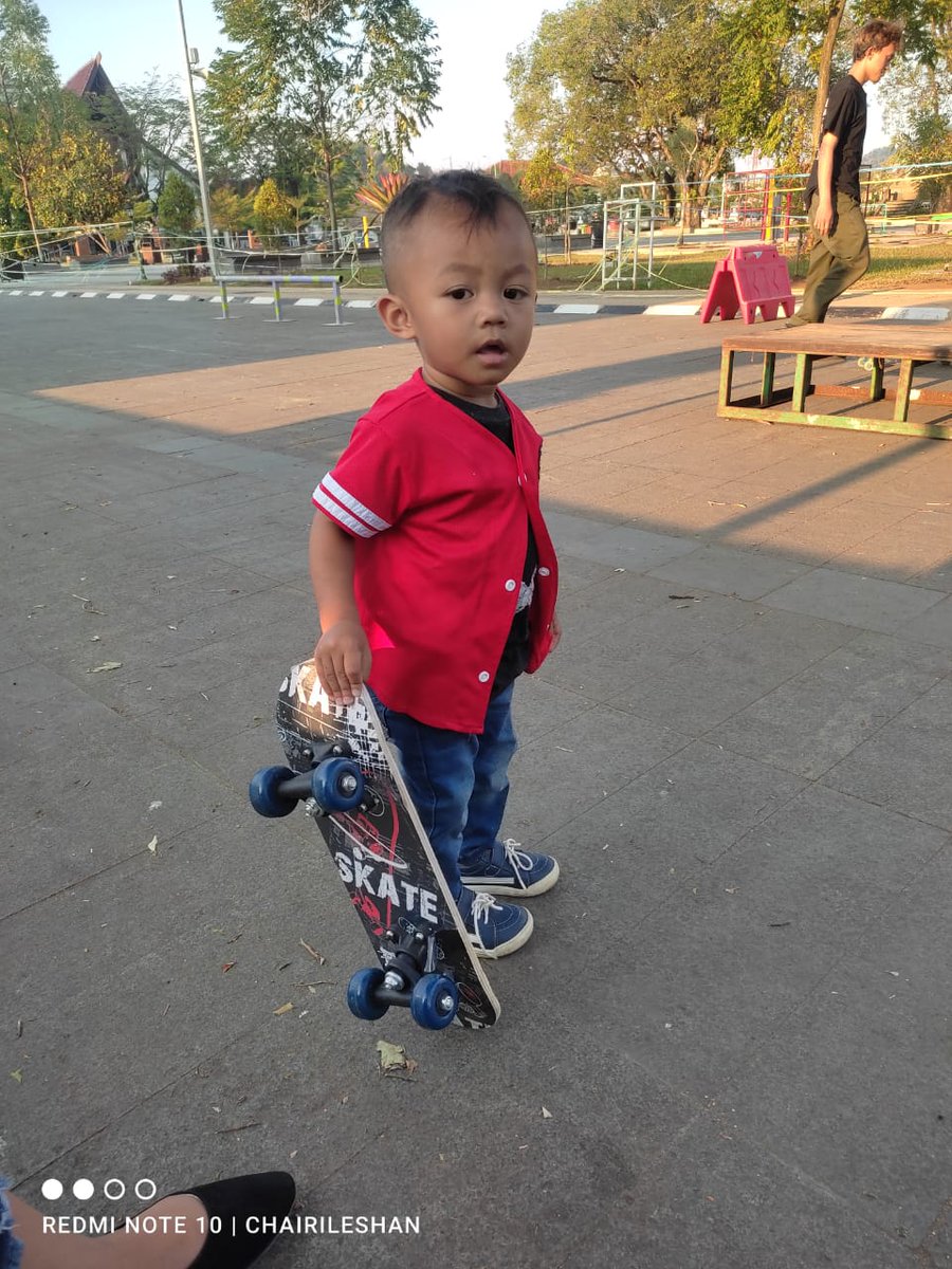 hoyong di ucapkeun selamat ulang tahun kangge putra abdi ku admin <a href="/persib/">PERSIB</a> sugan jadi the next bow 😁