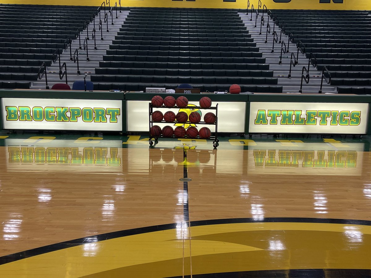 MartyCzekala's tweet photo. Another day in paradise. @BportAthletics Basketball in a Saturday matinee doubleheader vs @nphawks. @Brockport_WBB tips off under an hour at 2pm while @Brockport_MBB goes to work at 4. On the call live at https://t.co/LVzhp9I8KI. #PackTuttle #ProtectTheNest #InTheBooth https://t.co/9kieVev4Kn