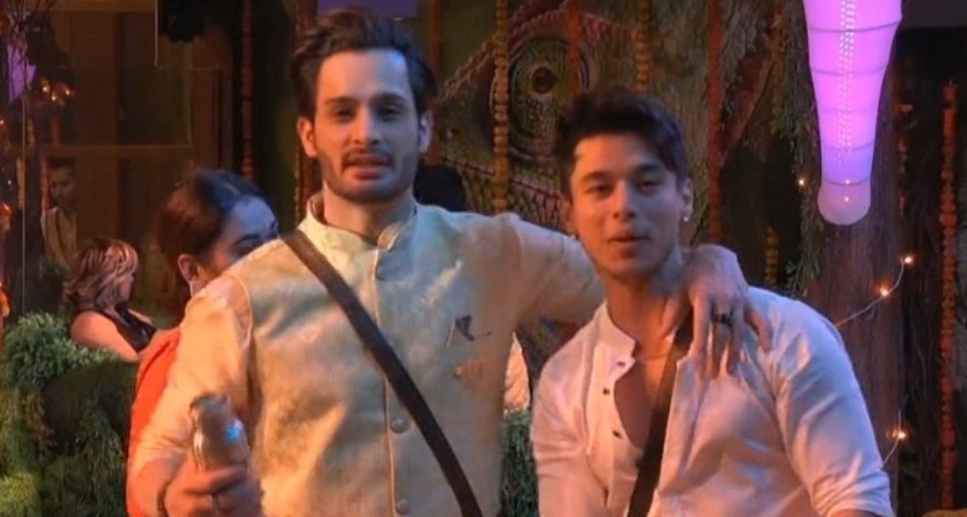 We know Pratik wouldn't ever laugh  at Umar , he himself told him that he wishes Umar doesn't go for pushing him. It was obviously Umar's fault and he admitted it himself. Let us be like Pratik &amp; not mock Umar and his fans. We are #PratikFam <3

DESERVING WINNER PRATIK