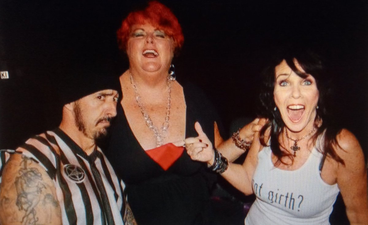 MsRubyTuesday's tweet photo. Awwwwwh dang it_ I just learned my dear friend @GlamazonQueenK @QueenieKongGlow    of more than 40 years passed away last night_  she was the person everyone needs in their life! She made a lot people smile.#RIPMatildaTheHun https://t.co/uwsDQdx8le