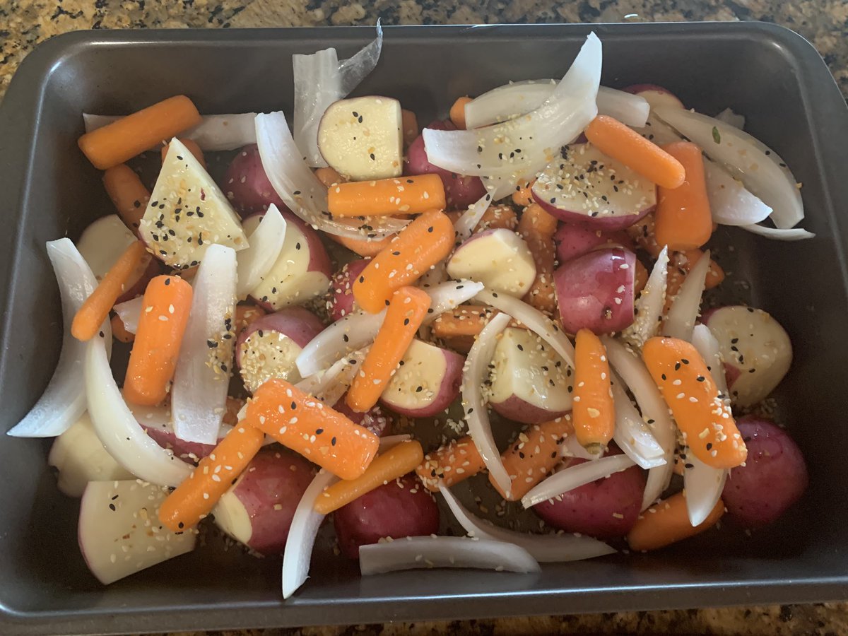 I made an easy veggie roast last night and used Everything Bagel Seasoning. Turned out awesome! (Roasted baby carrots are like candy 🥰🥰 - a favorite way to get a few vegetable servings easily.)