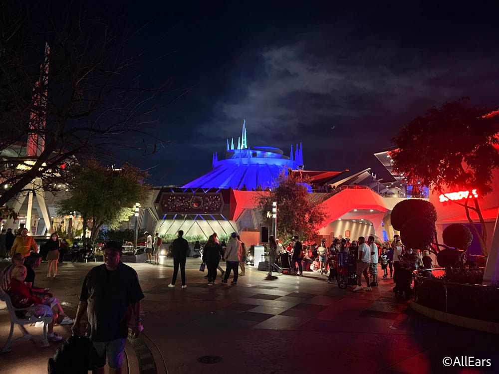 Reminder! Today is The Last Day To Exchange 2020 Disneyland After Dark Tickets! https://t.co/3fpKhppKqP https://t.co/jJBcx9U6W8