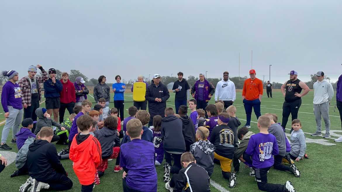 FlxAtx's tweet photo. Past, Present &amp; Future out working on a Saturday, and for a good cause #CLEATSFORKIDS #libertyhillpanthers [iReporter @emmajmcandrews] https://t.co/uJpPFWq1Tt