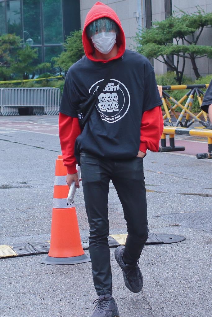 แทยงอ่ะโคตรจะเหมือนพ่อน้องดรีมเลย ซัพพอร์ตน้องทุกคัมแบค ซื้อขนมซื้อน้ำ ไม่ก็ส่งฟู้ดทรัคไป ตอนน้องคัมแบคบูมก็ใส่เสื้อโปรโมท ตอนน้องถ่ายเอ็มวีหมากฝรั่งก็ไปหาที่กอง ㅠㅠ