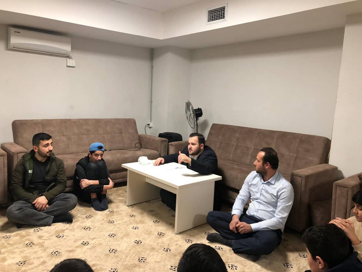 tugvazeytinburn's tweet photo. 📍Lise Koordinatörlüğü

Lise Koordinatörlüğü bünyesinde Cuma sohbetimizi gerçekleştirdik. Bu hafta sohbetimizde Bünyamin Hacıismailoğlu hocamız bizlerleydi. Katılımlarınız için teşekkür ediyoruz. Haftaya görüşmek üzere.🤗 https://t.co/3MViIjGYXh