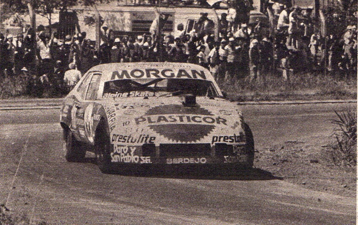 Pasiontuerca's tweet photo. 8 DE ENERO 1989: Ultima carrera del campeonato de TC 1988 en San Lorenzo con 76 autos y 8000 espectadores y logra su 1° triunfo @titourreta con Chevy a 132,464kph sobre Roberto Mouras con otra Chevy mientras Oscar Castellanos con Dodge se lleva su 2° campeonato https://t.co/ZDrZAJjVyc