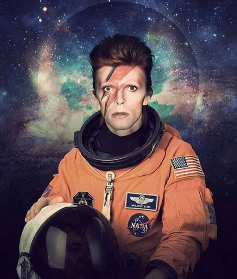 brionesci's tweet photo. #Taldíacomohoy:
-1642: fallece el astrónomo #GalileoGalilei
-1942: nace el físico teórico #StephenHawking
-1947: nace el músico #DavidBowie (autor de #SpaceOddity y mucho +)
-2022: se despliega por completo @NASAWebb

Buena noche para mirar al cielo y hacerse grandes preguntas... https://t.co/ROMREshXfv