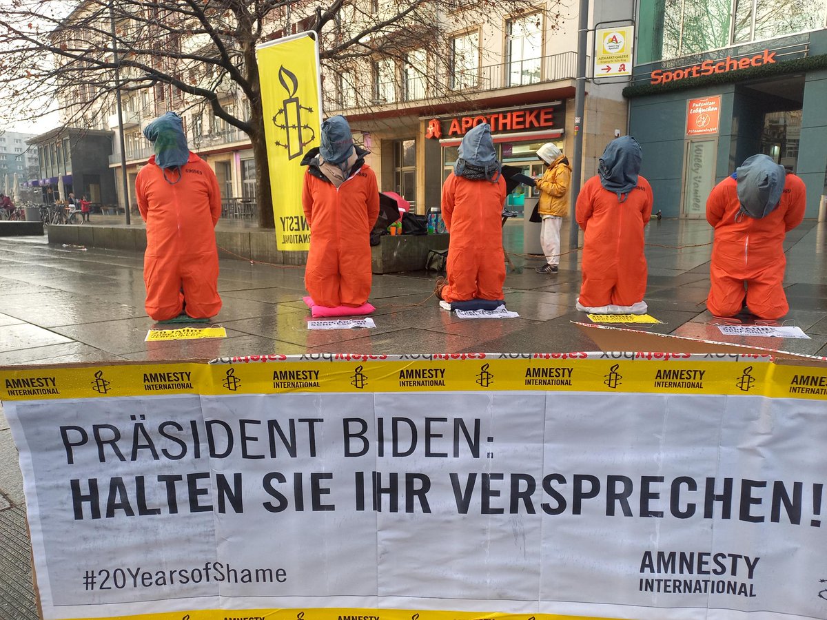 AmnestySachsen's tweet photo. In #Chemnitz, #Dresden und #Leipzig haben wir heute auf den nahenden 20. Jahrestag der #Guantanamo-Eröffnung aufmerksam gemacht, denn: Noch immer sind 39 Menschen ohne Aussicht auf ein faires Verfahren dort inhaftiert! Mehr --> https://t.co/8F0OxiC1yG #20YearsofShame https://t.co/eyTxIBbNmM
