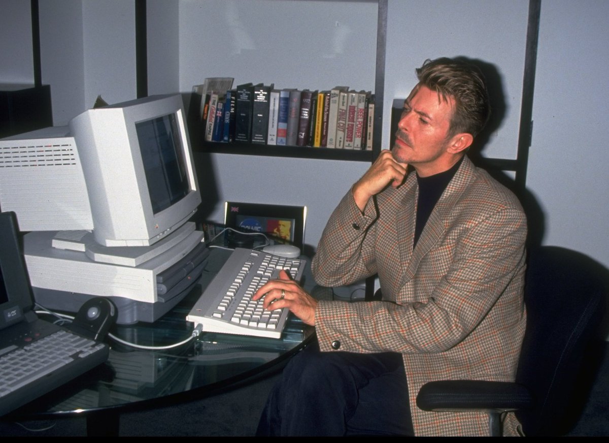 No Context Bowie tweet media