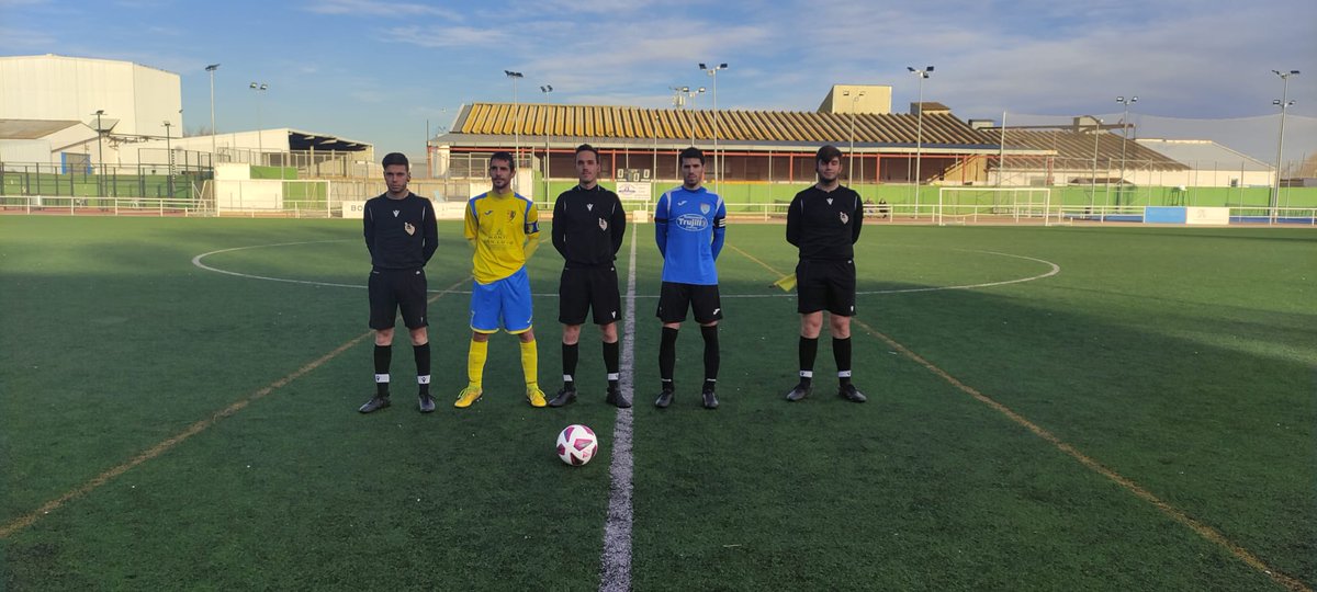 AtlCervantino's tweet photo. Atletico Cervatino 3-1 CD Almoradiel

Comenzamos el año con victoria en casa tras un partido muy peleado durante la primera parte llegando al descanso con ventaja. En la segunda parte se iba a abrir mas el partido y junto a los cambios de resfresco se dominó para afianzar el 3-1. https://t.co/HrzKmxQVLE