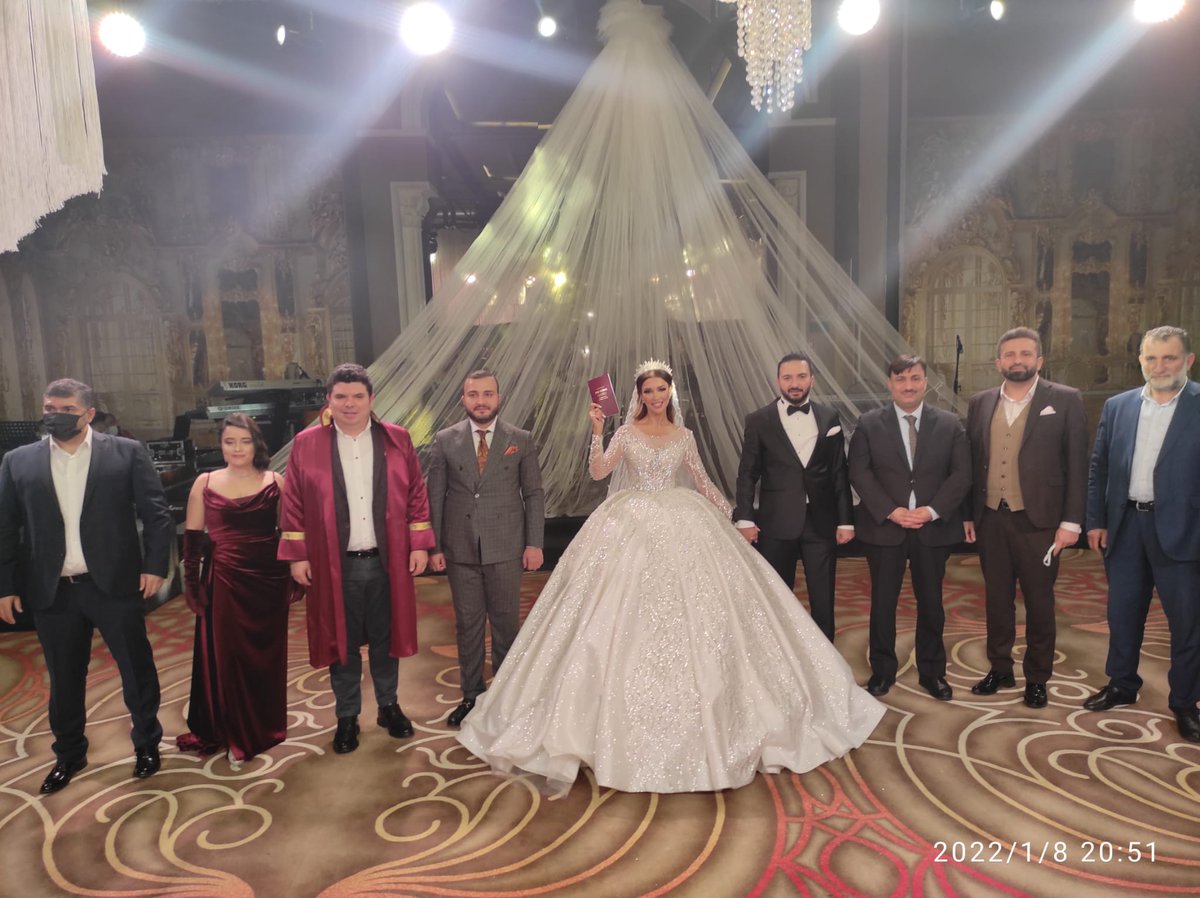 Cbekle's tweet photo. 📍Narlıdere 

Cansu ve Ercan kardeşlerimizin en mutlu günlerine şahitlik ettik. 

Şengör ve Akmeşe ailelerimize hayırlı olsun. Rabbim iki cihan saadeti nasip etsin.👰🏻🤵🏻 https://t.co/oOJfcwbffM