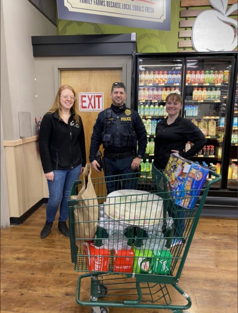 AdamsMarkets's tweet photo. Our Teams were happy to give back to our #Local PDs this week by providing them with some yummy #StoreMade Sandwiches and other snacks to enjoy. 😊 🚓
#LunchOnUs #WhenLocalMatters #WhenCommunityMatters #MontaukNY #WestWarwickRI #MonsonMA #PortlandCT https://t.co/odBuDEWUWU