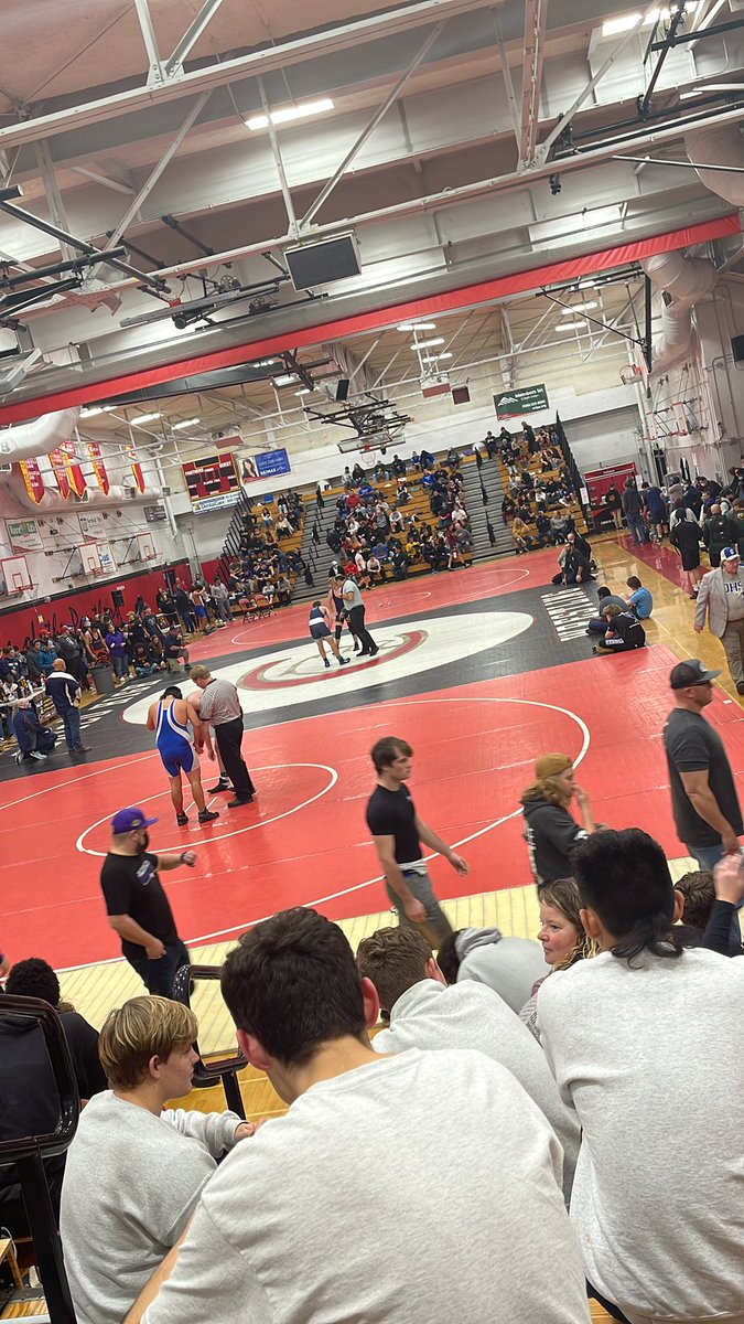 SutterWrestlin's tweet photo. Time to stack pins! #chico #joeriosmemorial https://t.co/KziyXPl2YB