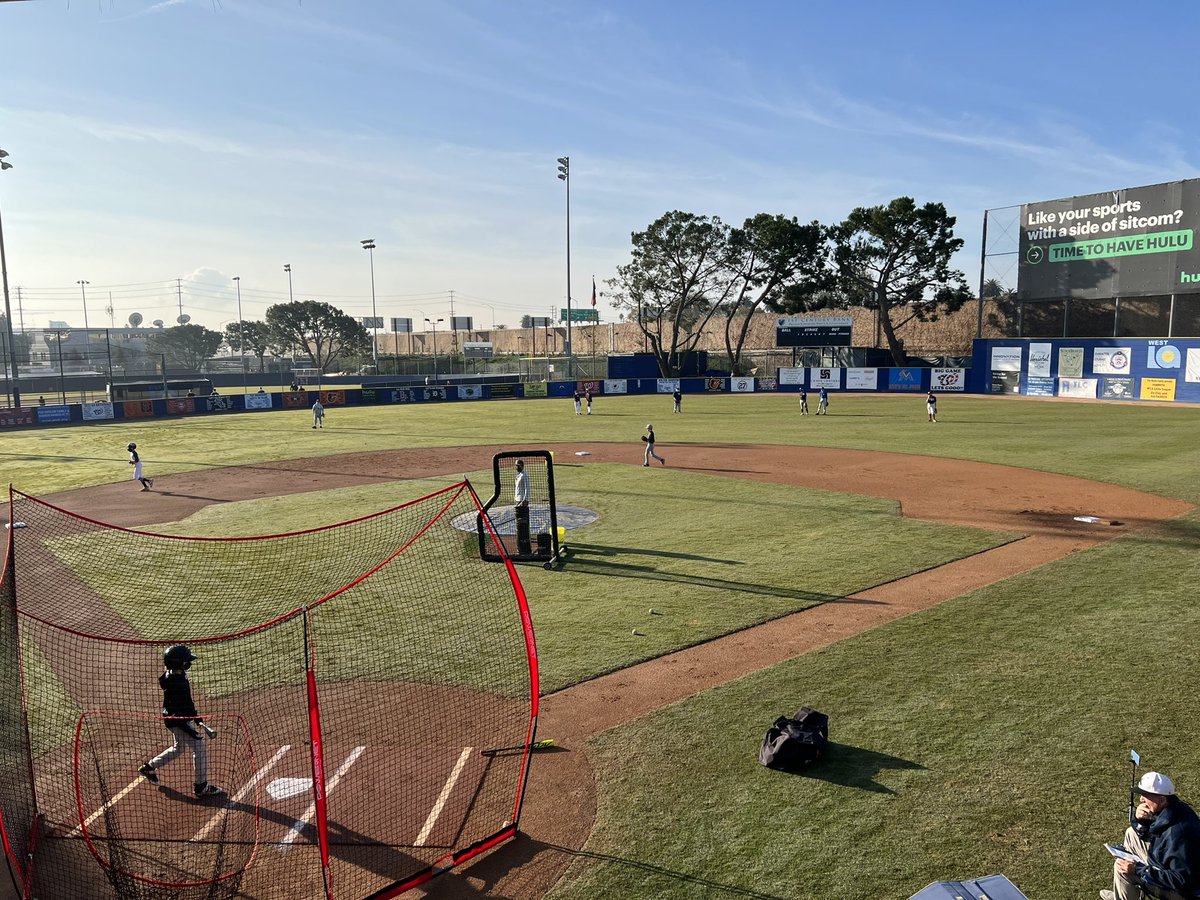 rosenberg_cory's tweet photo. Early morning start to 2022 season with two full days of tryouts. I’m pretty happy with the Bermuda for early Jan. We’ll keep HOC up a bit for the next few months. #norye https://t.co/gd75PZ6B3V