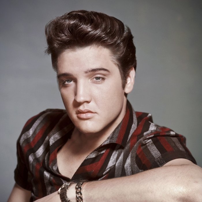 Elvis_Brightnes's tweet image. Un día como hoy 08 de enero de 1935, nacia la gran leyenda #ElvisPresley en Tupelo Mississippi. Happy Birthday!!! ⚡👑😘🎂🎂🎂🎉🎊🎉🎊