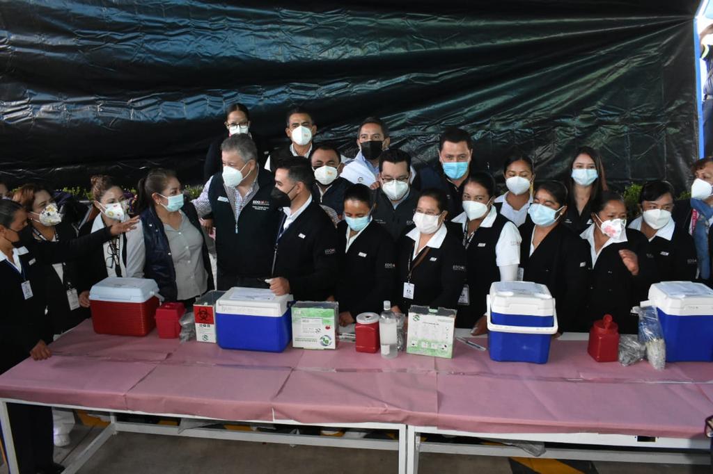 Seccion36Ofic's tweet photo. 🟠 La gestión y el trabajo en unidad rinde frutos:
Arranca la vacunación de refuerzo contra COVID-19 a Trabajadores de la Educación del Estado de México.
#SNTE
#CaminandoConPasoFirmeYUnidos https://t.co/tyoMMp6yeL