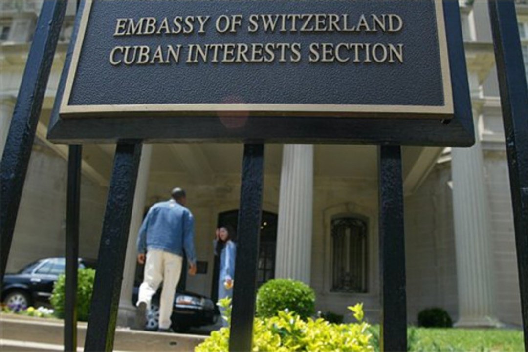 LaFamiliaEsTodo's tweet photo. @StateDept They have been using the same proof for 4 years that #CFRP cases can only be processed in Cuba, ok why don't they return our office of interests #USINT @SecMayorkas @Cartajuanero @POTUS @SenatorMenendez @SenRubioPress @jakejsullivan @TravelGov @StateDeptSpox @WHNSC https://t.co/Eir0rrfylT