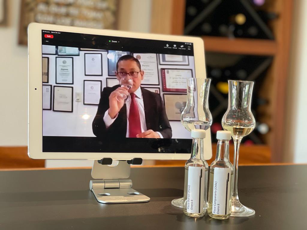 DestiladosASM's tweet photo. Iniciamos el año con una excelente sesión de Pisco de la mano del sommelier Gerardo Téllez. Un recorrido por la historia, la elaboración  y la calidad de este gran destilado! 
#pisco #diplomadoonline #destiladosonline https://t.co/XAAUPoXuwC