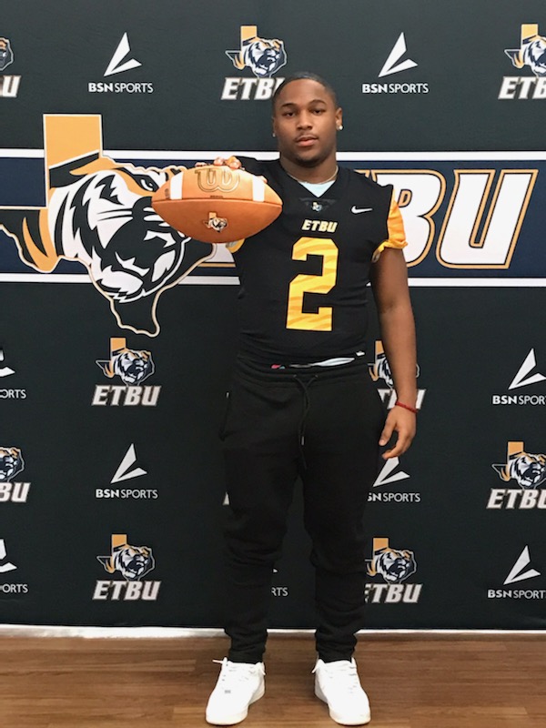 d1_daunte's tweet photo. 🚨🚨 Blessed and Thankfull to receive an offer from @ETBU_Football and going on official visit. Thank you to @ETBUCoachRu @coachjwmoore @DevWy43 and all the ETBU Staff for your hospitality. ❤ @ResendezJJ @CTownEaglesFB @_EliteProspects @DfwSho @dfwprepsports https://t.co/mtyTZNwG6B