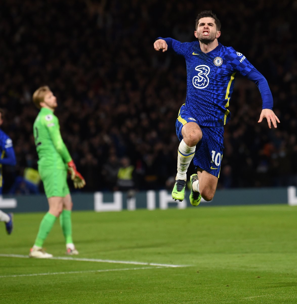 premierleague's tweet photo. 🤩 Jumping for joy 🤩 https://t.co/TFiQsL4AvW