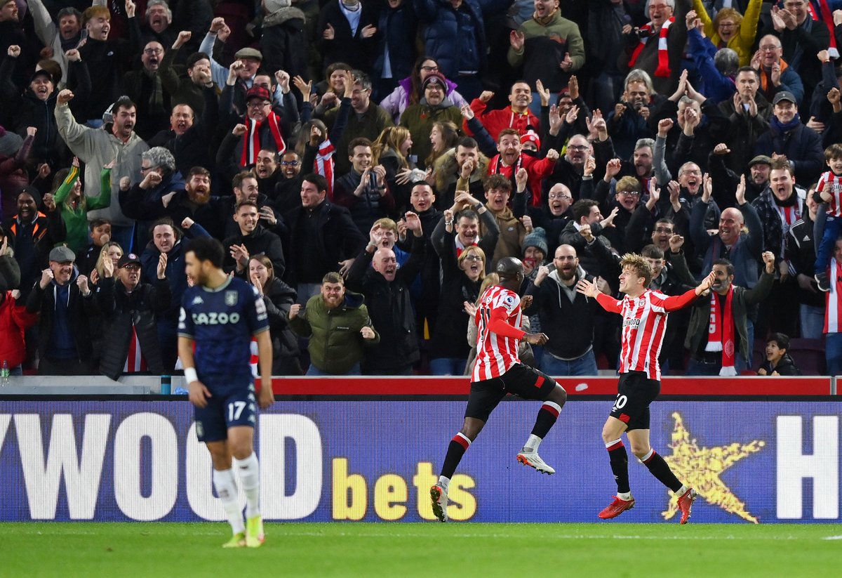 premierleague's tweet photo. 🤩 Jumping for joy 🤩 https://t.co/TFiQsL4AvW