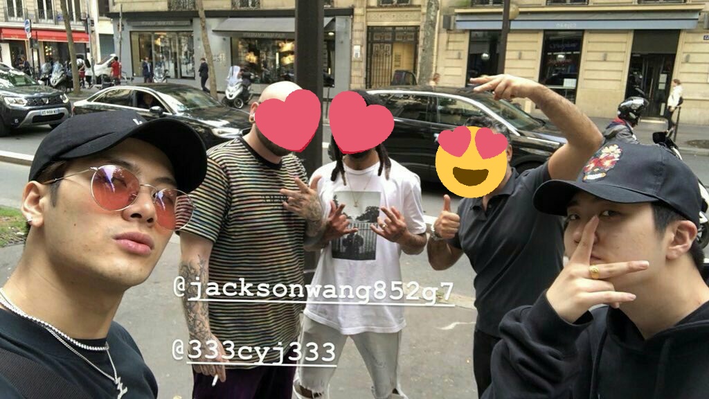 yipeachyj's tweet photo. ถ้าจำไม่ผิด อันนี้น่าจะตอนไปตปท เหมือนมีคนบังเอิญเจอแจ็คแจ เพราะทั้งคู่แยกกับเมมเบ้อ แล้วเดินเที่ยวด้วยกัน มันเป็นอรุ่มเจ๊าะเลยนะ #JackJae https://t.co/AEWYtz5RCa