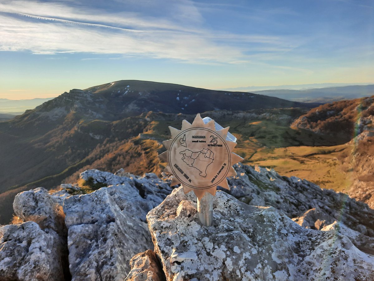 MeteoArratia's tweet photo. Orain dela aste bete... 🌄🥰
📍Lekanda
📍Axulargo begia 
@Ibarrameteo @asier_mendia @GorbeiaEuskadi @eguraldia @ubetxaga @Sakatiok https://t.co/EllkRBoY5f
