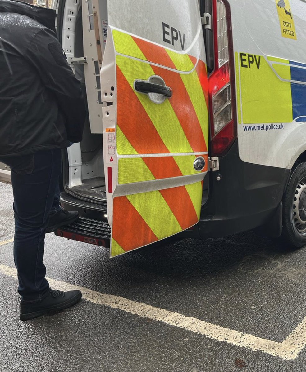 MPSSpecials's tweet photo. Our ACO James DELLER from @MPSSpecials was out today on proactive operations with the #WestArea MSC Special Support Group, targeting wanted offenders. One located and arrested for burglary! Jobe done! Thank you Sir, for joining #MSCCIDSSG for the day! #WestAreaWay #leadership https://t.co/n5s8S7PrpX